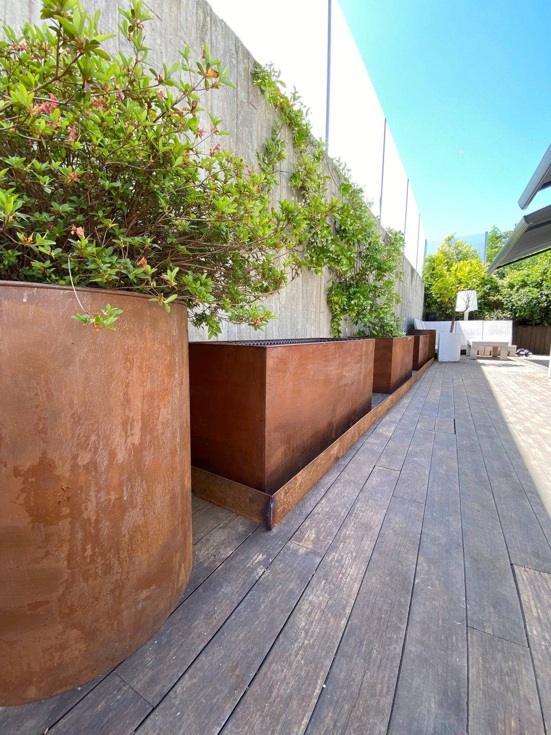 Jardineras de Acero Corten: Durabilidad y Estilo para Espacios Exteriores