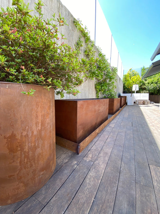 Jardineras de Acero Corten: Durabilidad y Estilo para Espacios Exteriores