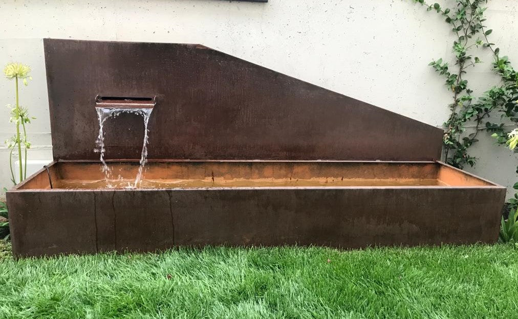 Fuente de acero corten personalizada
