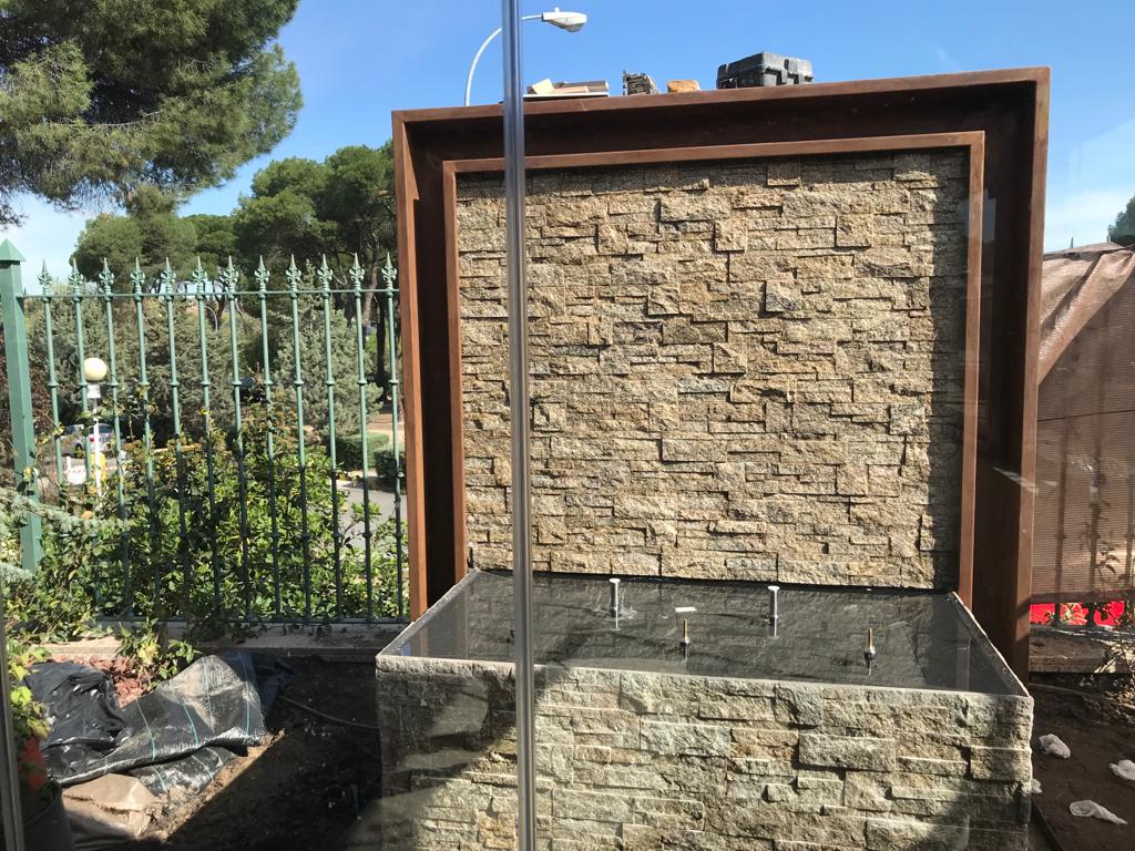 Fuente de acero corten